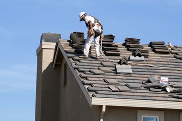 What Training Do I Need to Become a Roofing Contractor?